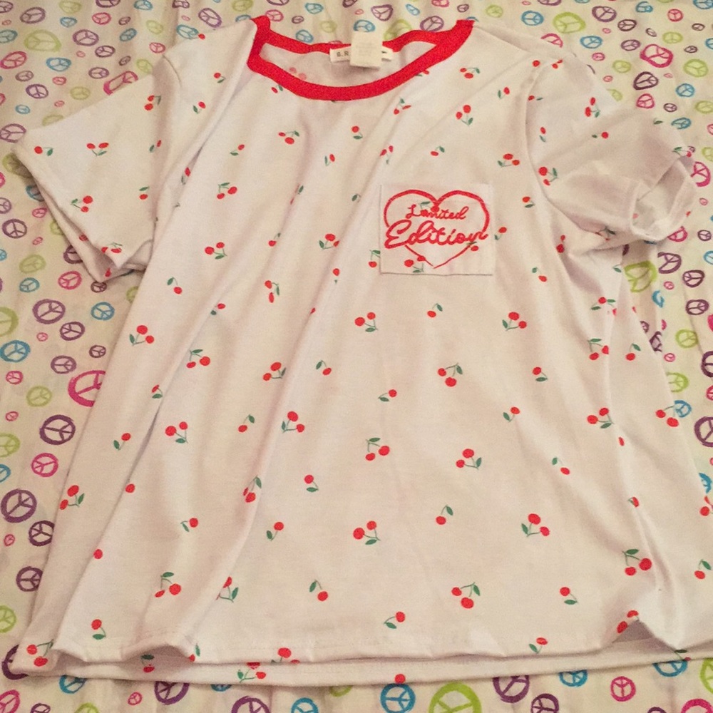 Cute short sleeve graphic tee
